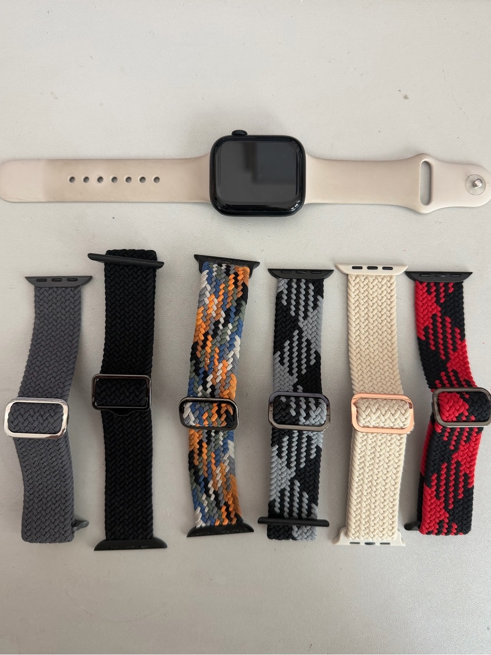 Apple Watch Series 8 45mm GPS + Cellular Aluminum + 7 Watch Bands